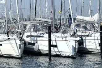 Thumbnail von Beneteau Oceanis 40.1