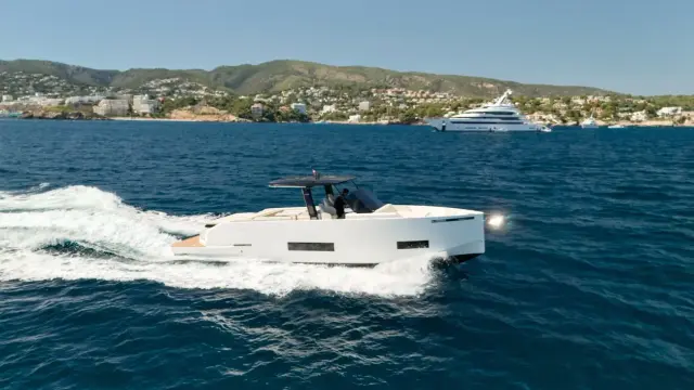 De Antonio Yachts D42 Open DEJA VU