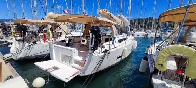 Dufour 390