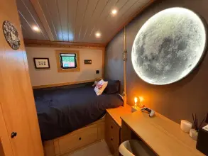 Thumbnail von New Concept Boats Cruiser Stern Wide Beam Black Star