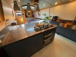 Thumbnail von New Concept Boats Cruiser Stern Wide Beam Black Star