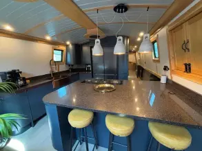 Thumbnail von New Concept Boats Cruiser Stern Wide Beam Black Star