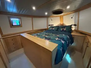 Thumbnail von New Concept Boats Cruiser Stern Wide Beam Black Star