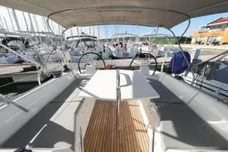 Thumbnail von Beneteau Oceanis 34.1