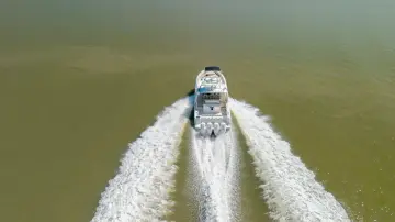 Thumbnail von Boston Whaler 420 Outrage