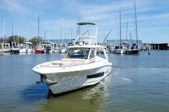 Thumbnail von Boston Whaler 420 Outrage