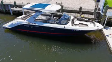 Sea Ray SLX 310 Freedom