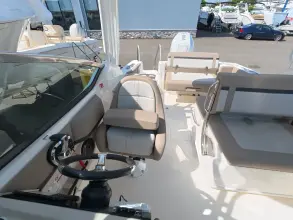 Thumbnail von Boston Whaler 240 Vantage