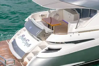 Thumbnail von Riviera 6000 Sport Yacht