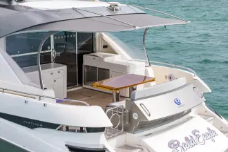 Thumbnail von Riviera 6000 Sport Yacht