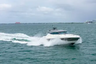 Thumbnail von Riviera 6000 Sport Yacht