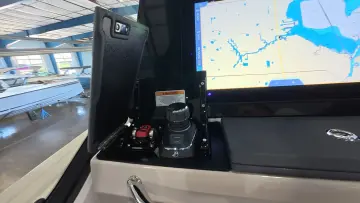 Thumbnail von Boston Whaler 405 Conquest
