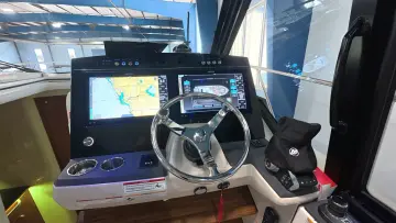 Thumbnail von Boston Whaler 405 Conquest