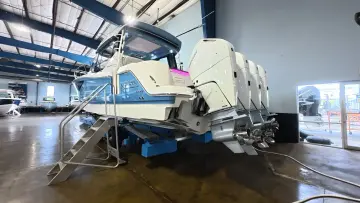 Thumbnail von Boston Whaler 405 Conquest