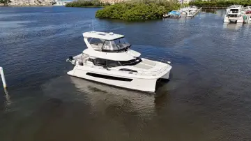 Aquila 44 Yacht