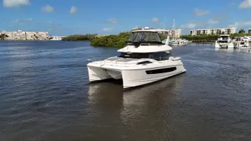 Thumbnail von Aquila 44 Yacht
