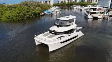Thumbnail von Aquila 44 Yacht
