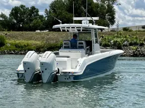 Thumbnail von Boston Whaler 330 Outrage