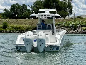 Thumbnail von Boston Whaler 330 Outrage