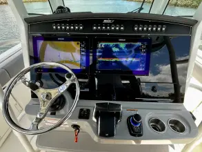 Thumbnail von Boston Whaler 330 Outrage