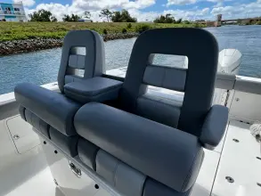 Thumbnail von Boston Whaler 330 Outrage