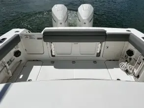 Thumbnail von Boston Whaler 330 Outrage