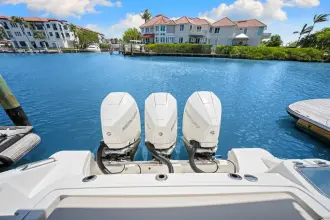 Thumbnail von Boston Whaler 350 Realm