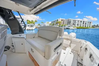 Thumbnail von Boston Whaler 350 Realm