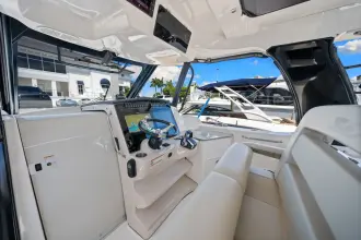 Thumbnail von Boston Whaler 350 Realm