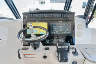 Thumbnail von Boston Whaler 350 Realm
