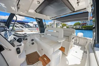 Thumbnail von Boston Whaler 350 Realm