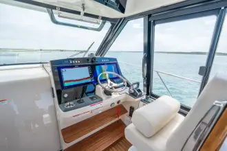 Thumbnail von Boston Whaler 405 Conquest