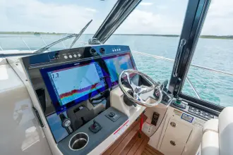 Thumbnail von Boston Whaler 405 Conquest
