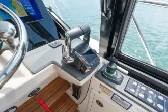 Thumbnail von Boston Whaler 405 Conquest