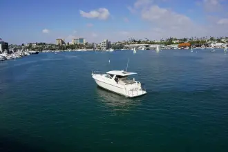 Thumbnail von Tiara Yachts 6CTA-8.3
