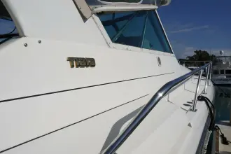 Thumbnail von Tiara Yachts 6CTA-8.3