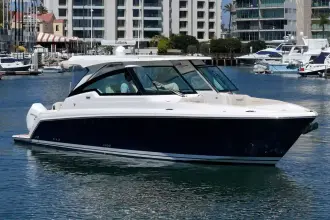 Tiara Yachts 34LX