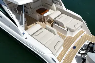 Thumbnail von Tiara Yachts 34LX
