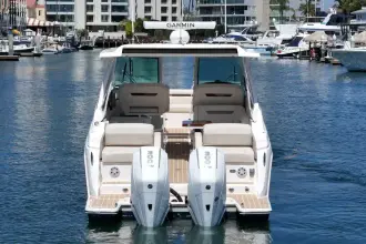 Thumbnail von Tiara Yachts 34LX