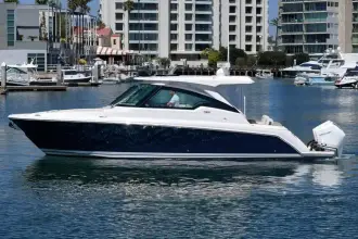 Thumbnail von Tiara Yachts 34LX