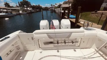 Thumbnail von Boston Whaler 370 Outrage