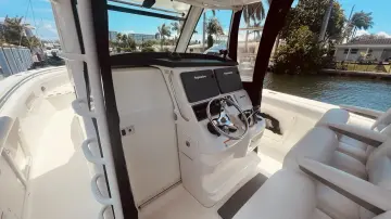 Thumbnail von Boston Whaler 370 Outrage