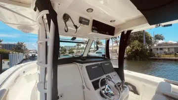 Thumbnail von Boston Whaler 370 Outrage