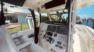 Thumbnail von Boston Whaler 370 Outrage