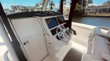 Thumbnail von Boston Whaler 370 Outrage