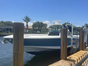 Thumbnail von Boston Whaler 370 Outrage