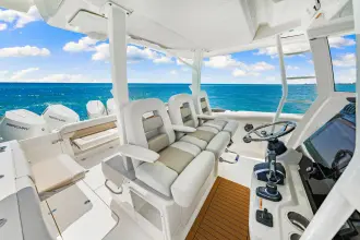 Thumbnail von Boston Whaler 380 Outrage