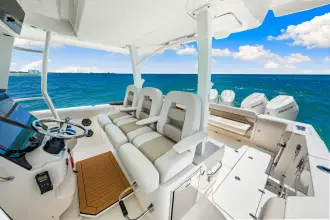 Thumbnail von Boston Whaler 380 Outrage