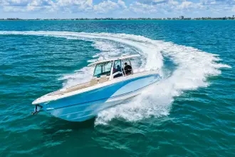 Thumbnail von Boston Whaler 380 Outrage