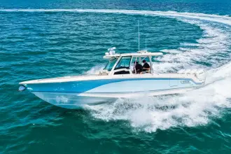 Thumbnail von Boston Whaler 380 Outrage
